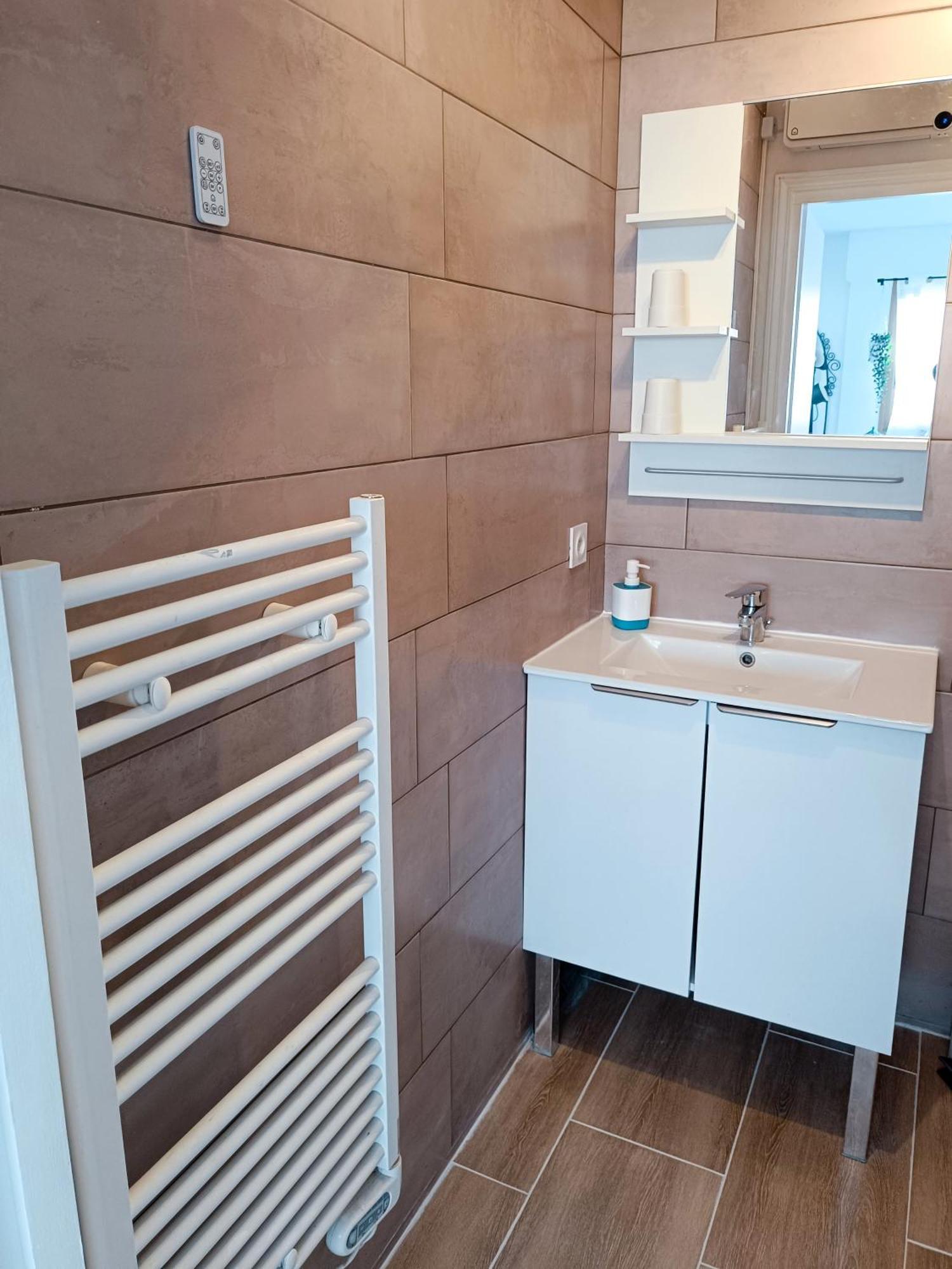 2 Pieces Climatise Avec Balcon Dans Le Vieil Antibes, Residence Avec Ascenseur ภายนอก รูปภาพ